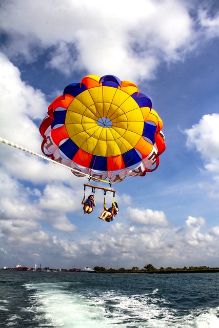 How High and Long is Parasailing? Is Parasailing Safe